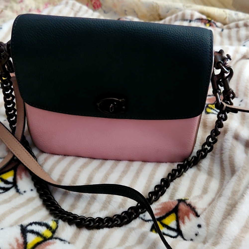 Coach purse turnbuckle in front. Has both a chain handle and a regular strap.